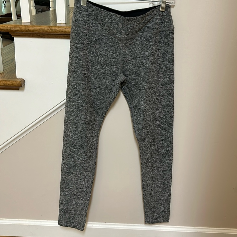 Beyond Yoga like new grey and white speckled supersoft leggings